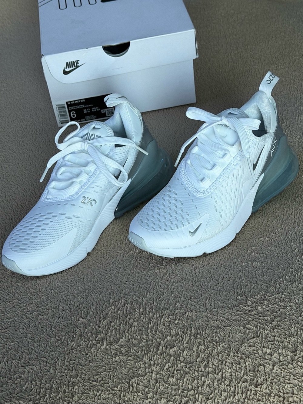 NIB Nike Air Max 270 White with Light Gray Heel Size 6 Women